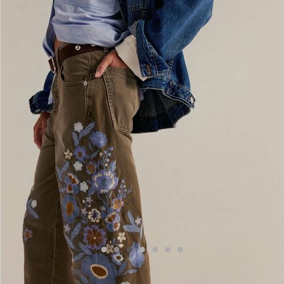 WE THE FREE WILLOW FLORAL EMBROIDERED JEANS ACORN - Picture 4 of 6